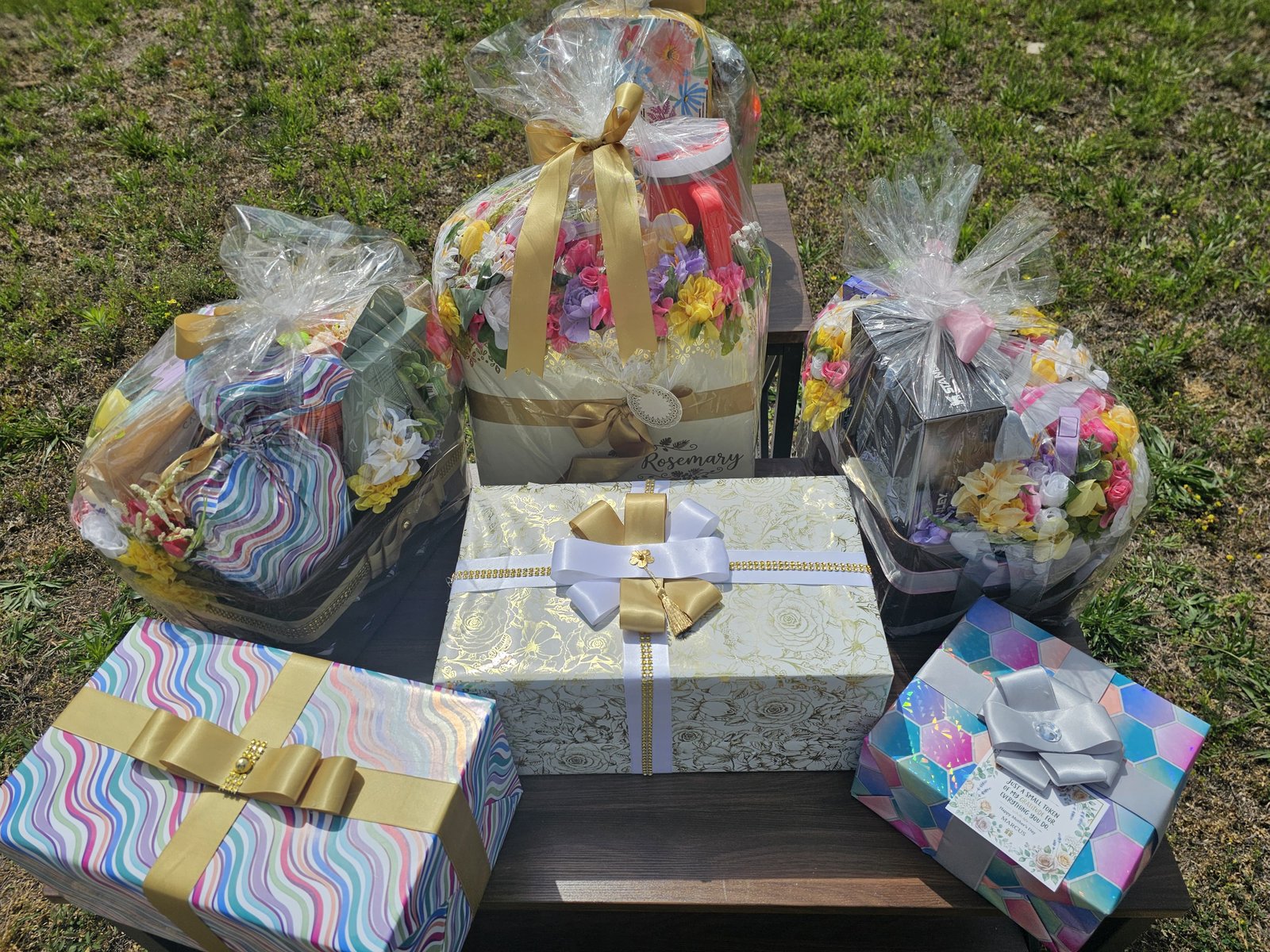 Outdoor gift boxes and baskets display
