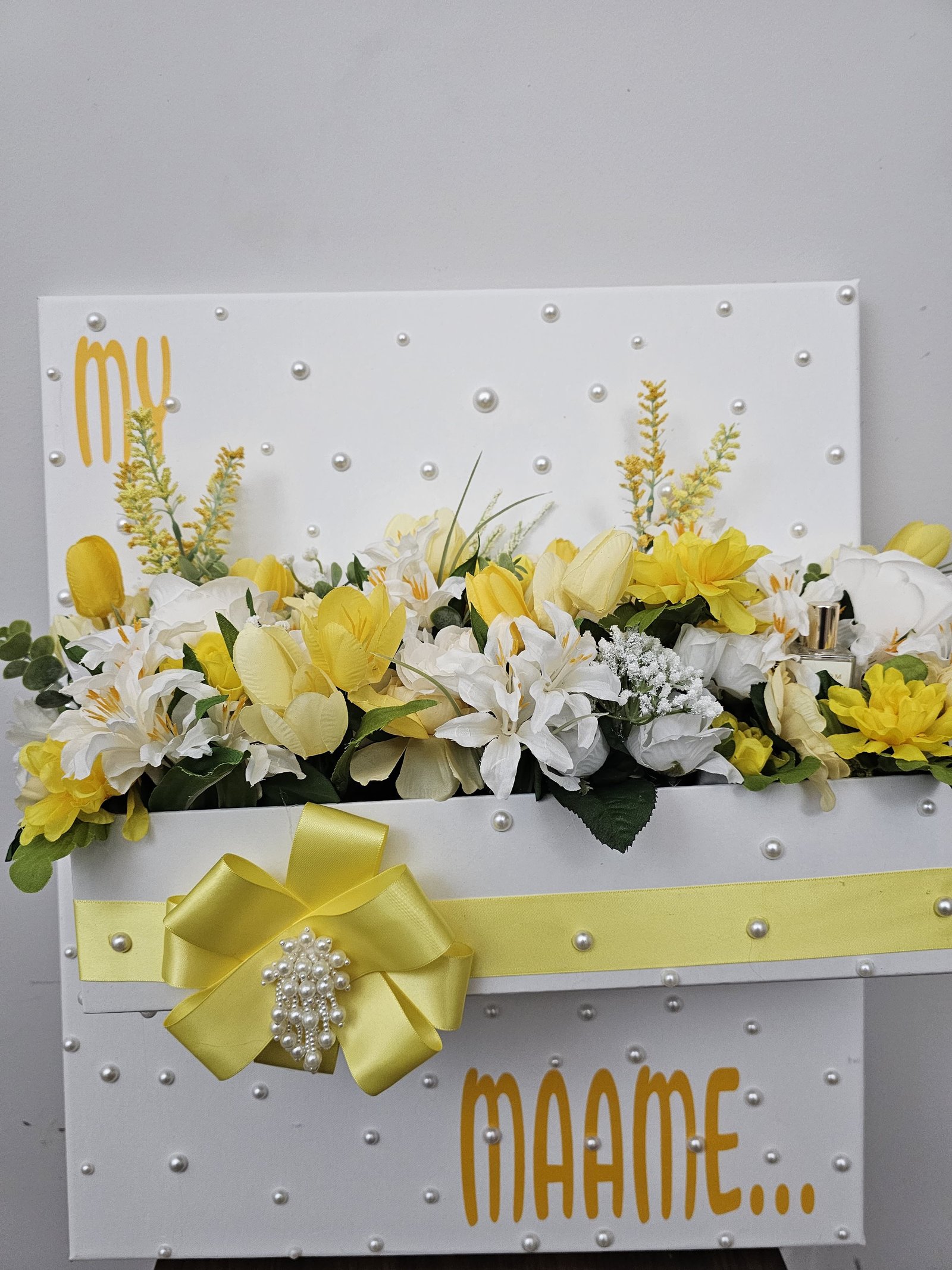 Full yellow floral message board gift